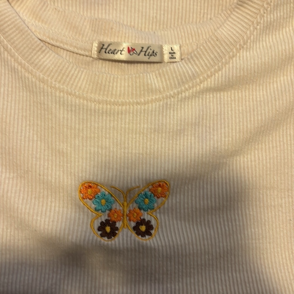 butterfly cropped tee - Picture 2 of 3